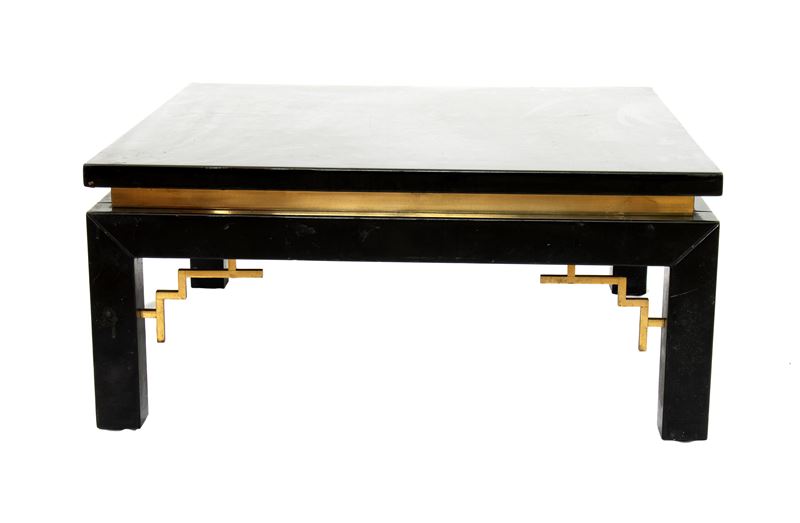 Coppia di tavoli bassi, legno laccato nero con inserti in ottone, anni Settanta