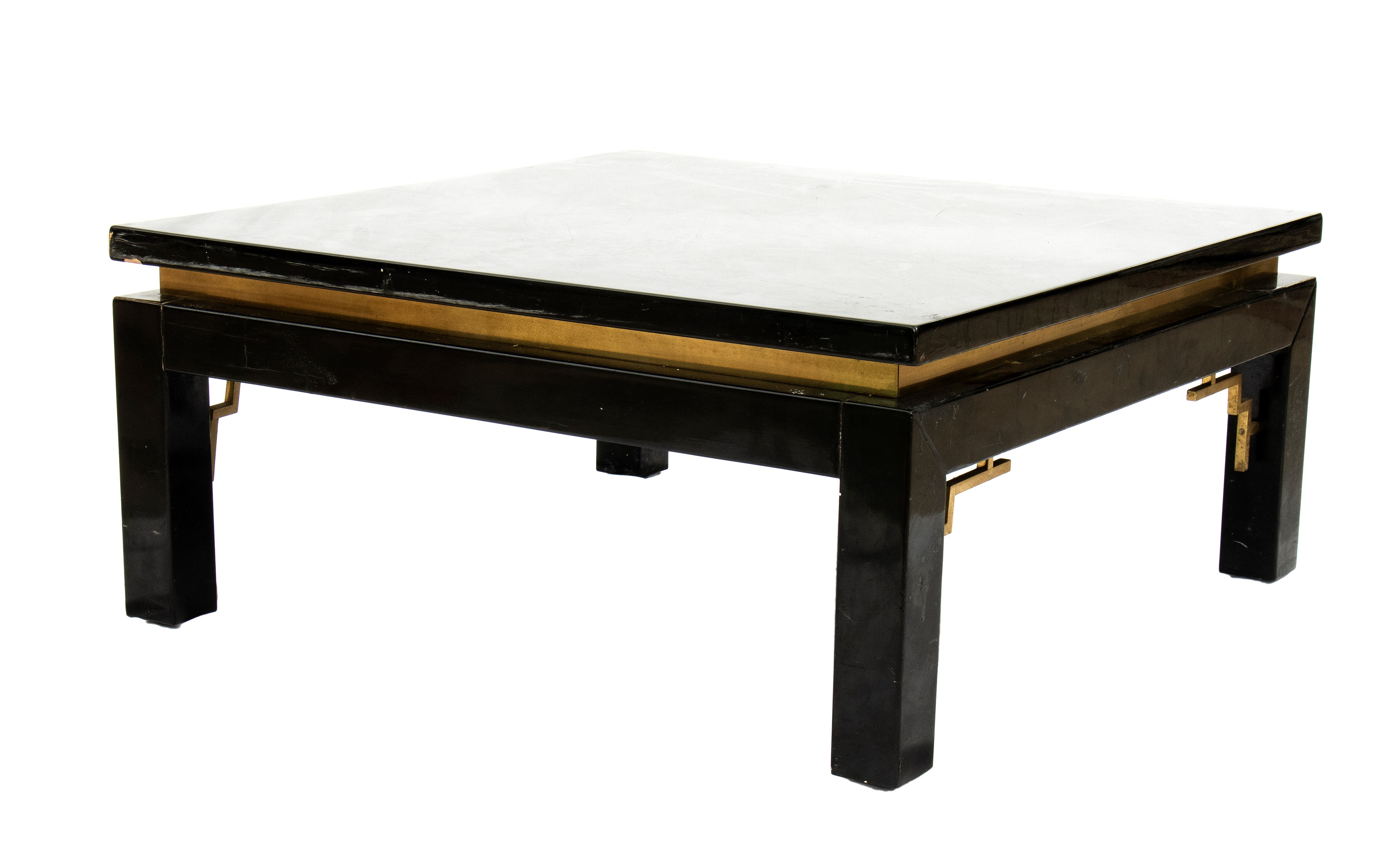 Coppia di tavoli bassi, legno laccato nero con inserti in ottone, anni Settanta