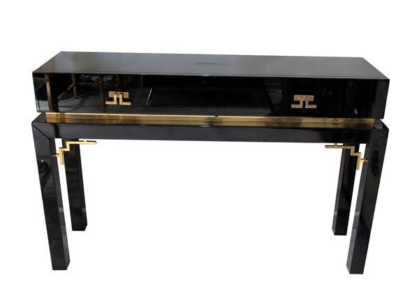Consolle in legno laccato e ottone con due cassetti sul fronte 