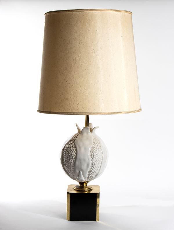 Lampada con fusto in ceramica bianca con melagrana