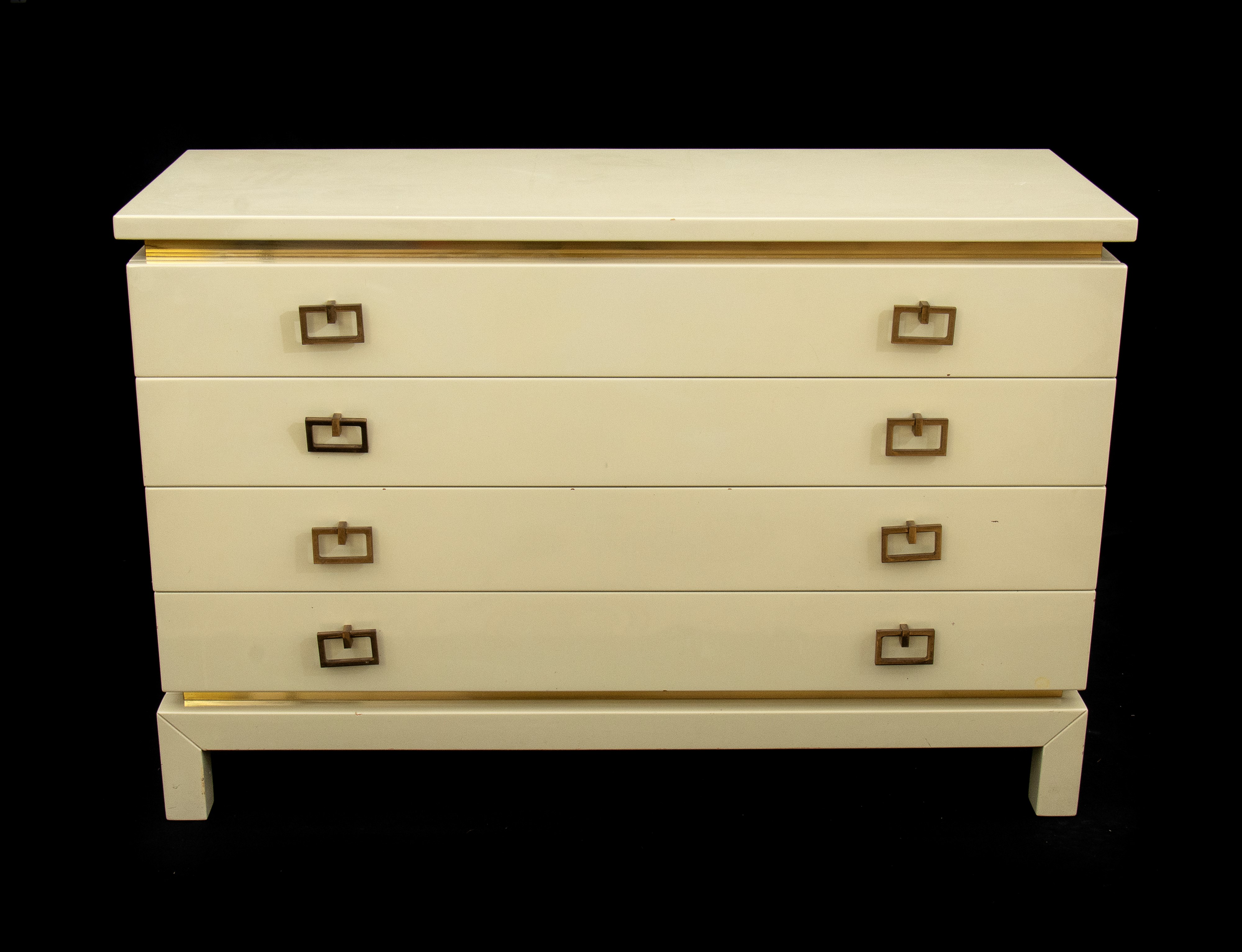 Produzione stilisticamente attribuibile a Maison Jansen, Coppia di cassettoni in legno laccato co...
