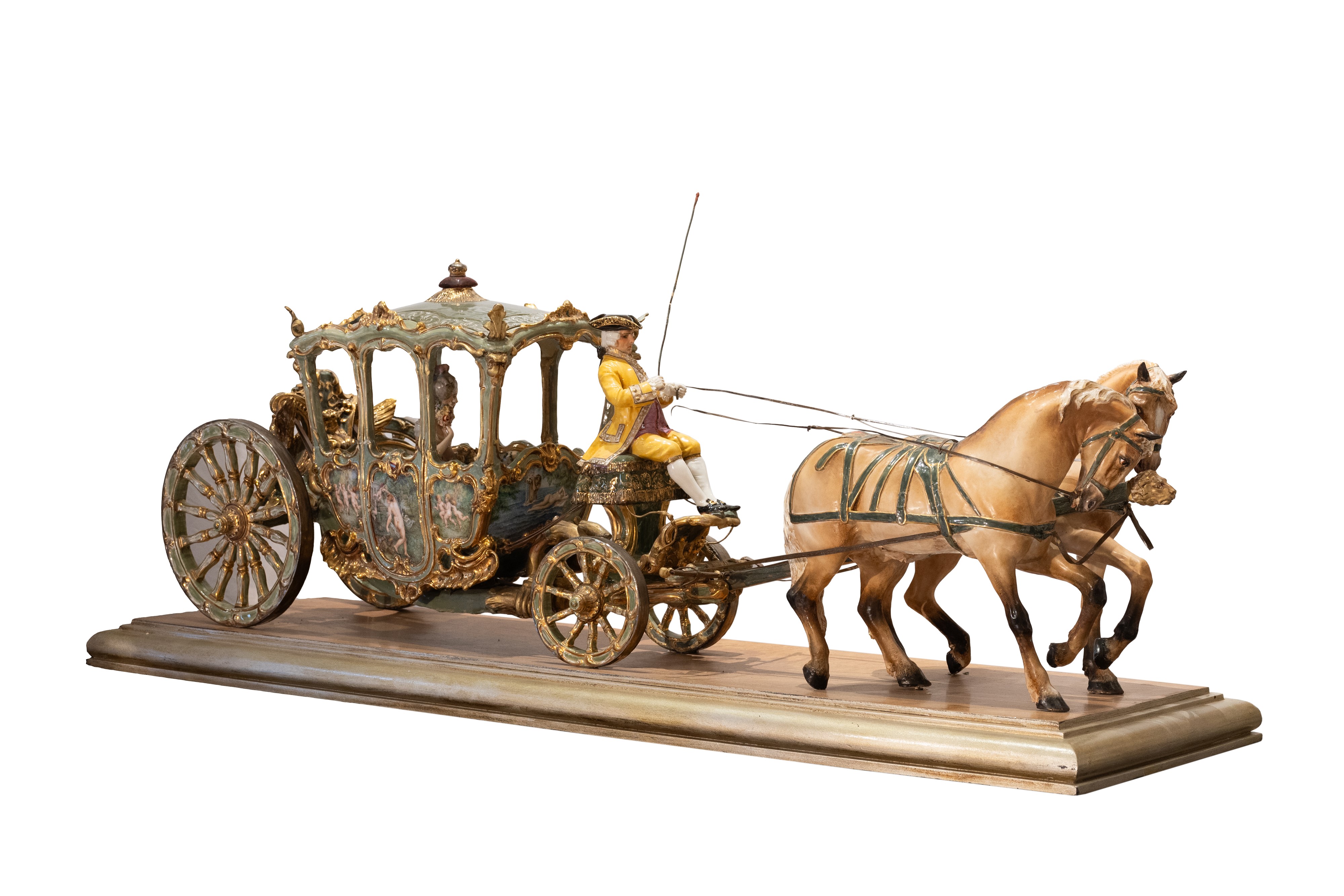 Grande scultura in porcellana policroma raffigurante Dama in una carrozza, cocchiere e due cavall...