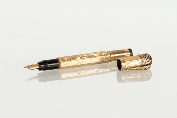 Penna stilografica Waterman Ideal, punta retrattile, revisionata e funzionante dei primi decenni del Novecento in lamina d'oro cesellata