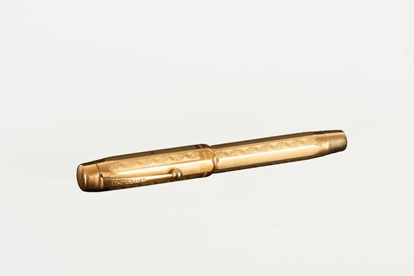 Stlografica Parker Duofold, Modello Canada laminata in oro e cesellata