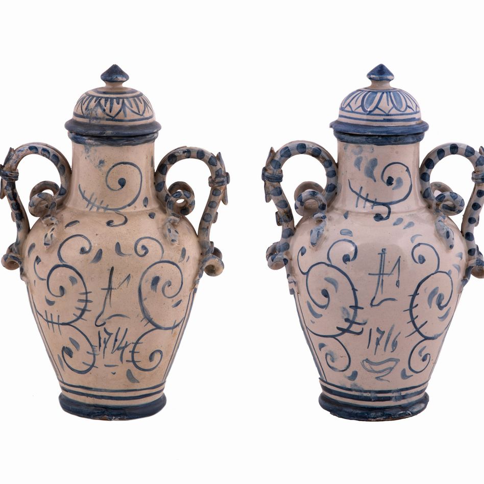 Coppia di Vasi Savona con Coperchio in Ceramica Bianca e Blu