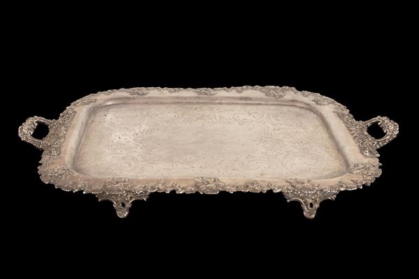 Grande vassoio a 4 piedi rettangolare in Sheffield decorato con tralci di vite  - Auction Asta a Tempo: Argenti, Accendini e Penne - Gliubich Casa d'Aste