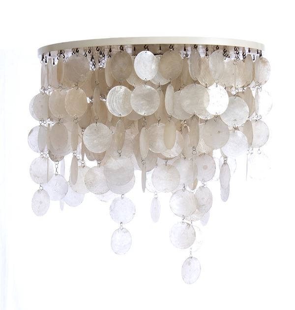 Ceiling lamp, large size  with round aluminum structure with finish and turns of chains and pendants in small glass discs 