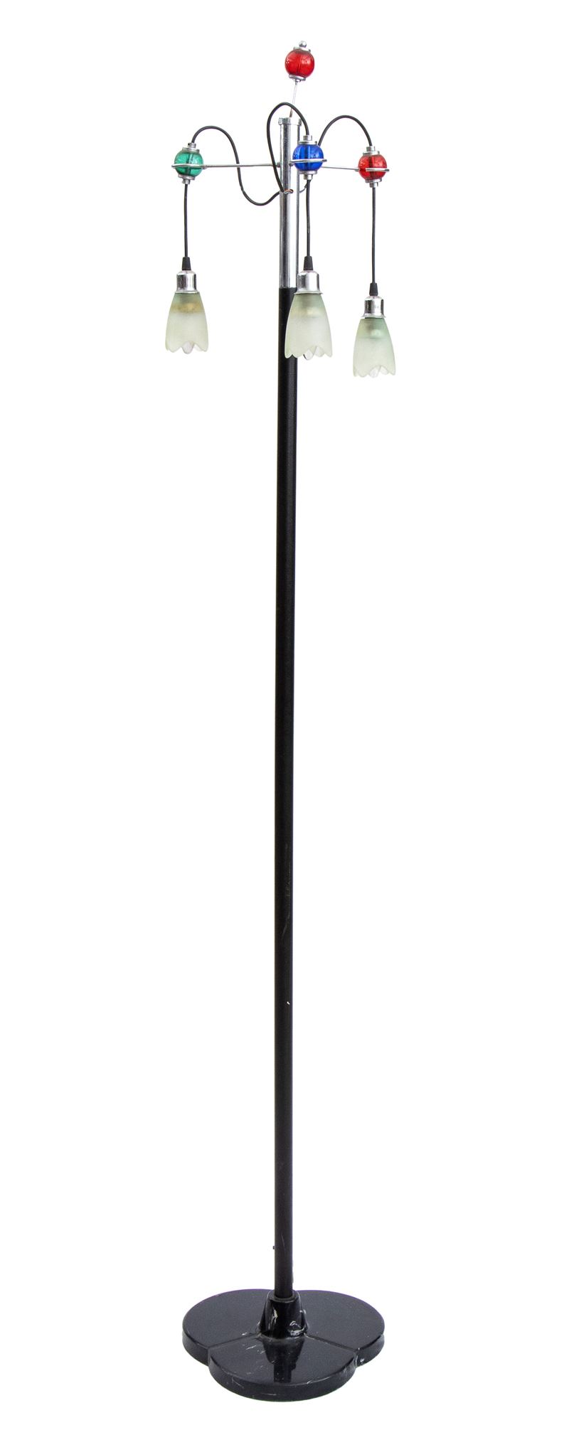 Lampada da terra, metallo laccato a tre luci con inserti sferici in vetro colorato