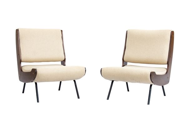 Gianfranco Frattini - Pair of armchairs mod. 863 with wooden and metal structure and brass details by Gianfranco Frattini. Lacquered metal supports. 