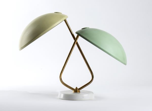 Stilnovo table lamp with marble base and brass structure. Shades in yellow and pastel green. 