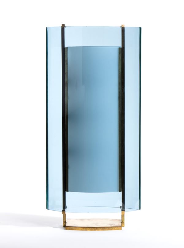 Max Ingrand - Table lamp with brass structure and transparent and blue curved crystals. Model 2187 