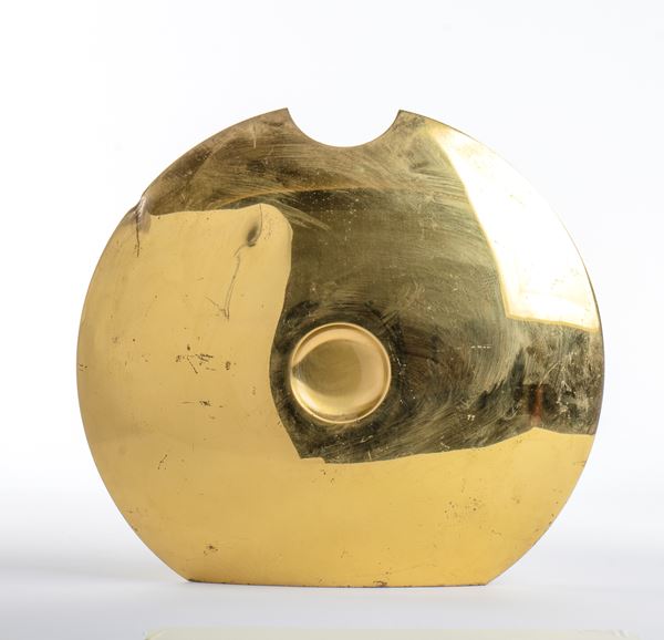 Vaso in metallo dorato
