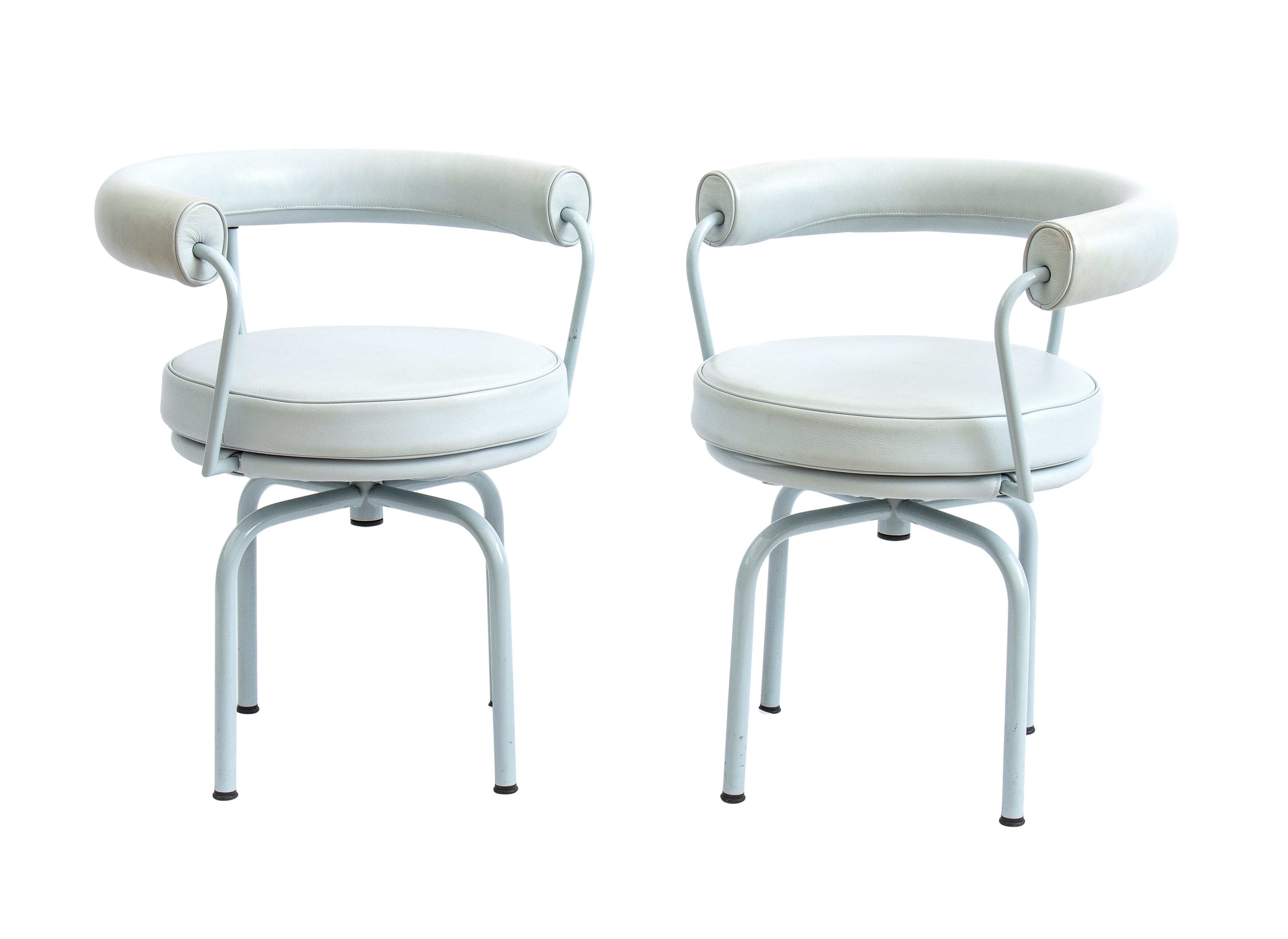 Charles le Corbusier - Coppia di poltroncine girevoli LC7 rivestite in pelle