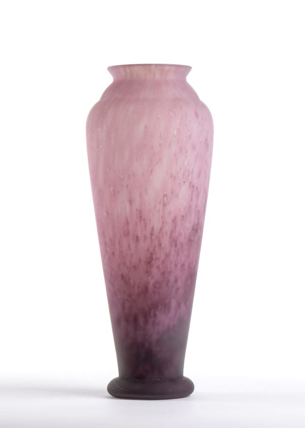 Lorrain Art Deco vase in blown glass