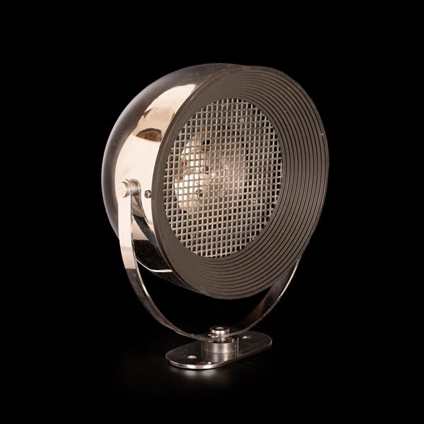 Gae  Aulenti,Livio  Castiglioni - Wall lamp in chromed metal and lacquered aluminium 