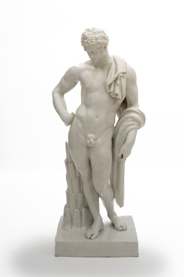 Manifattura della Real Fabbrica Ferdinandea degli inizi del XIX secolo - Biscuit raffigurante Antinoo del Belvedere. 