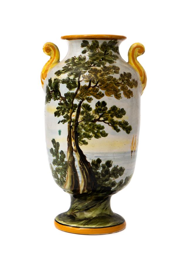 Manifattura di Castelli del XX secolo - Vaso biansato con manici a ricciolo e decoro a paesaggio