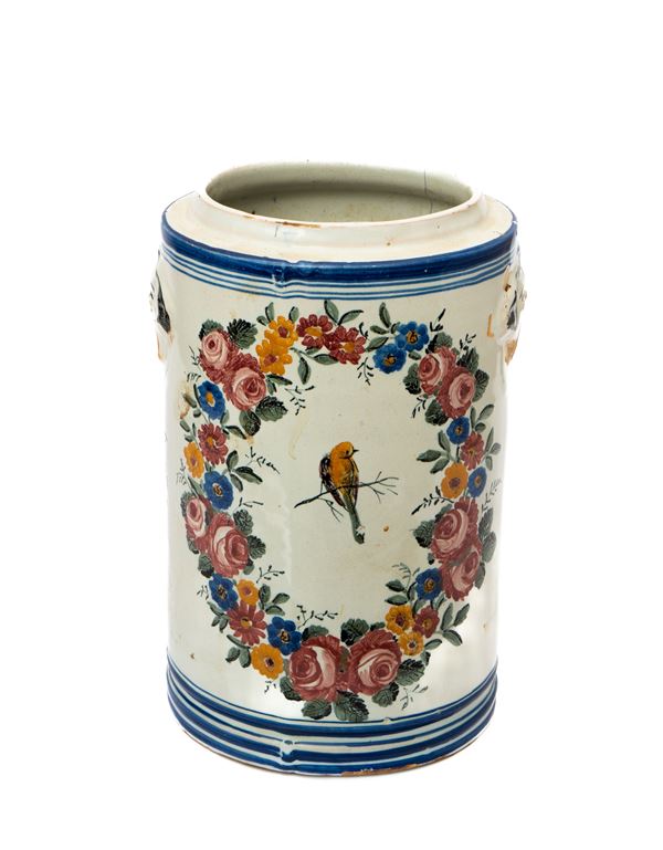 Manifattura di Castelli della fine del XIX secolo - Grande vaso portastrutto senza coperchio con al fronte decoro di uccellino su ramo racchiuso in una ghirlanda floreale e al retro serto fiorito