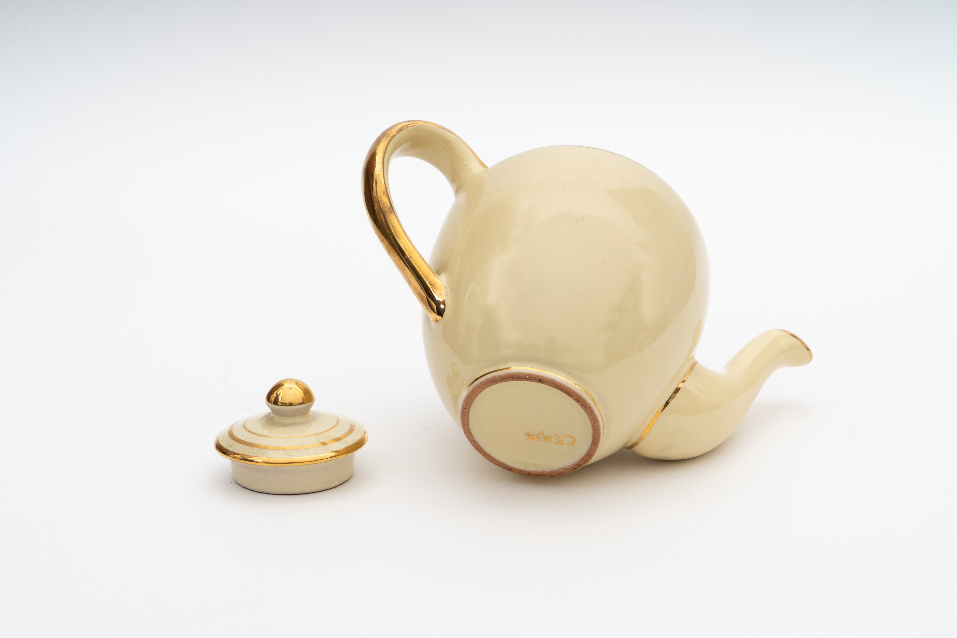 Servizio da the per sei persone lumeggiato in oro