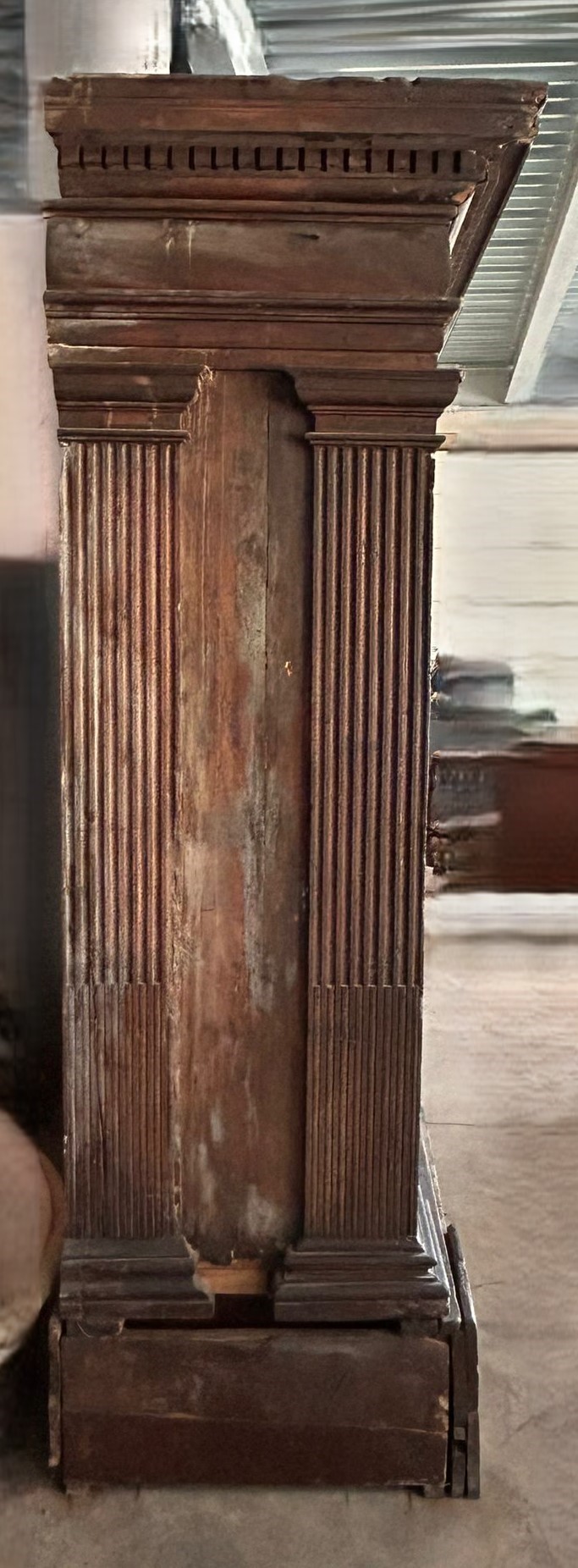 Grande credenza in noce XVI sec