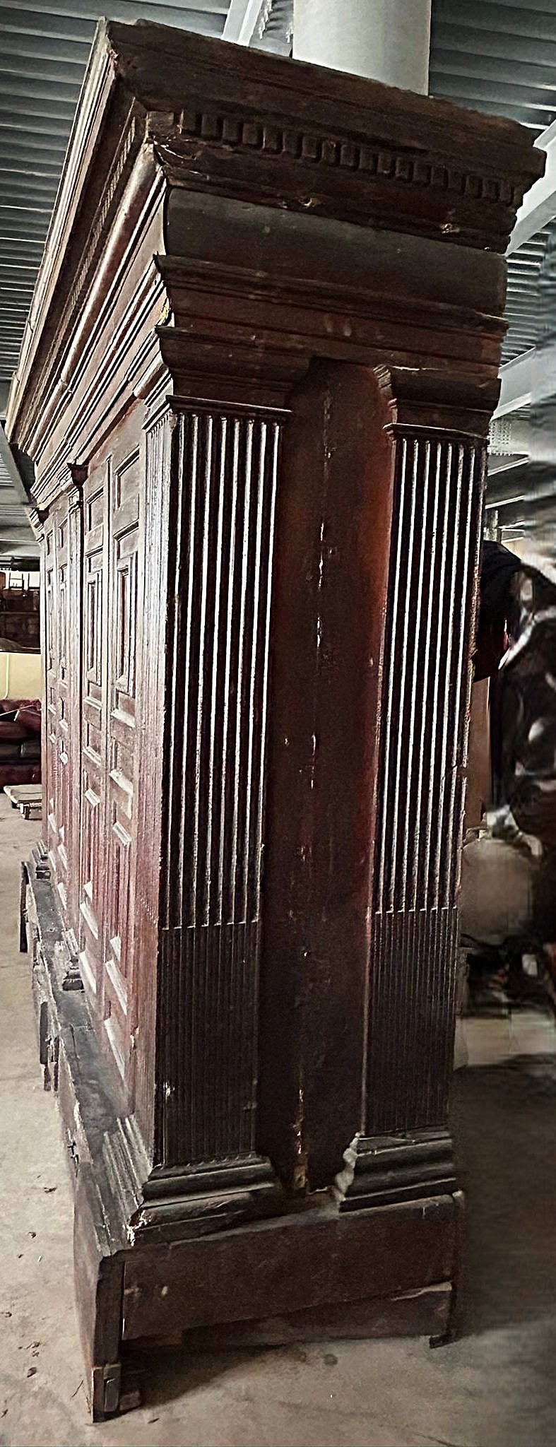 Grande credenza in noce XVI sec