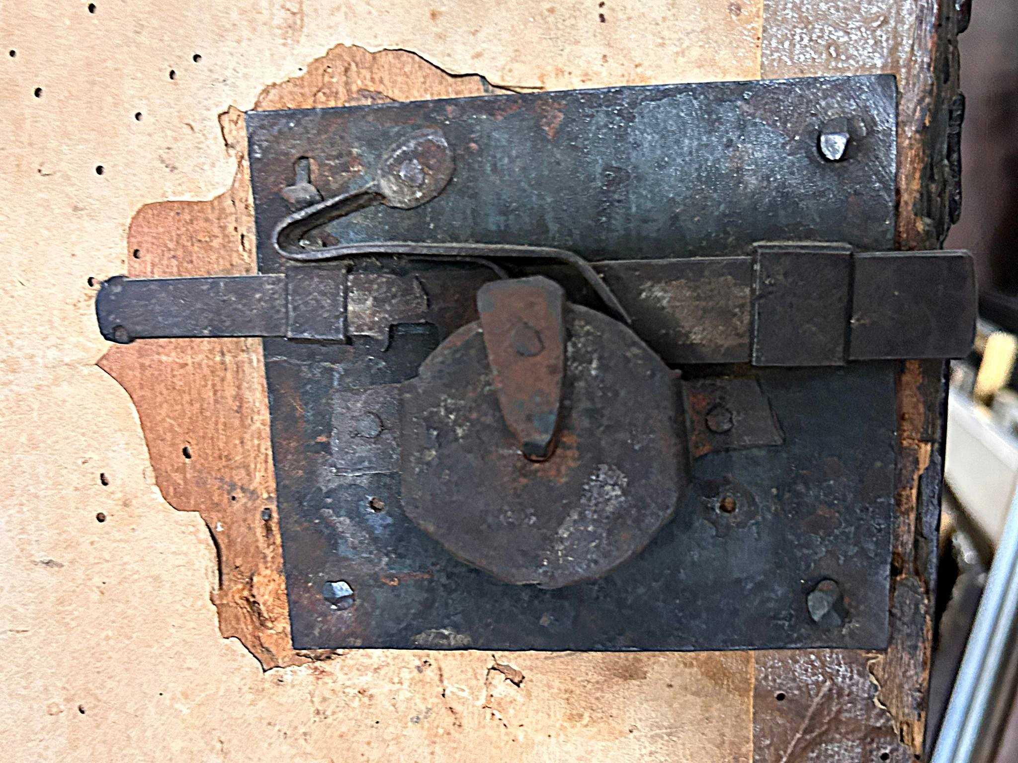 Grande credenza in noce XVI sec