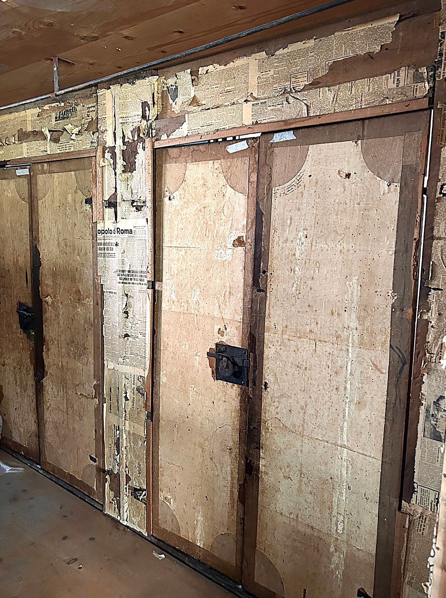 Grande credenza in noce XVI sec