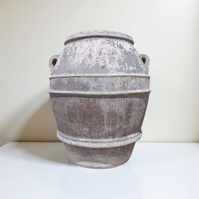 Orcio in terracotta biansato, con scanalature e orlo svasato