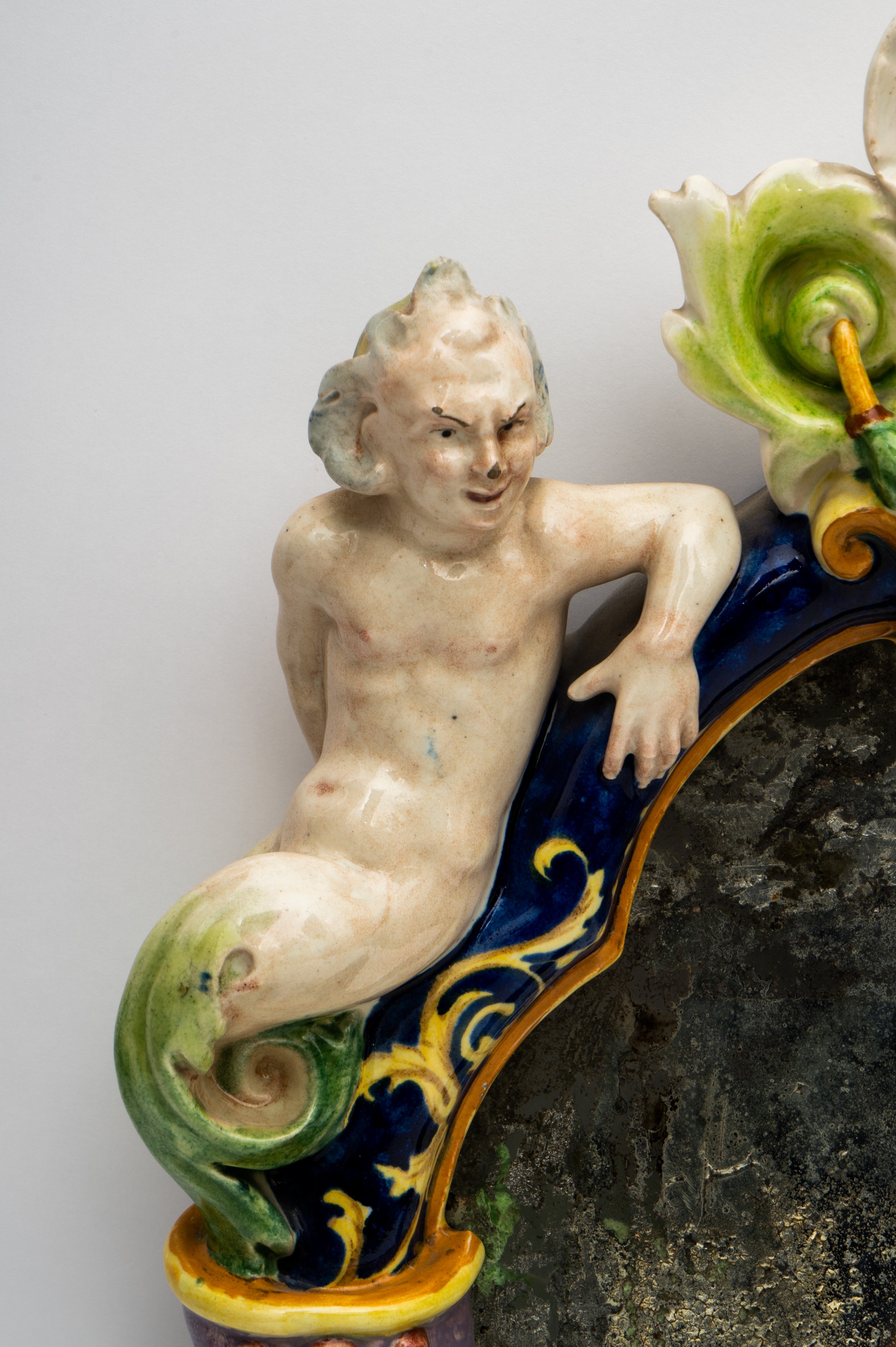 Manifattura Battaglia, Napoli XIX Secolo - Deliziosa Applique Candeliere a Due Fuochi in Maiolica...