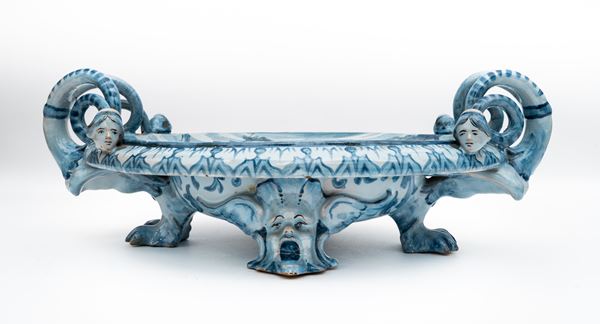 Manifattura dell'Italia Centrale della fine del XIX secolo - Centrotavola in maiolica .Centro Italia
