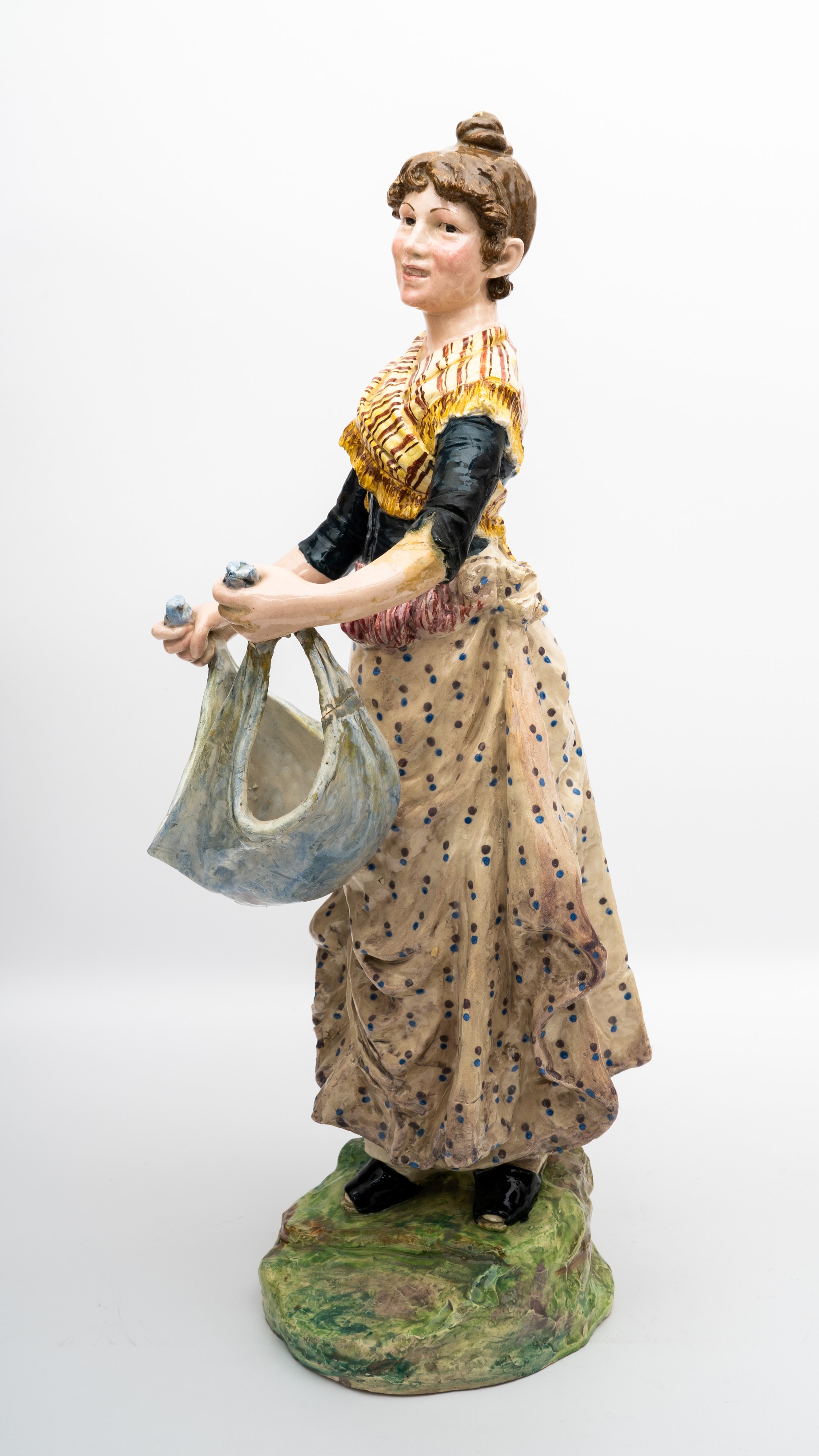 Grande Statua in Maiolica Policroma Raffigurante Giovane Donna in Abiti Tradizionali