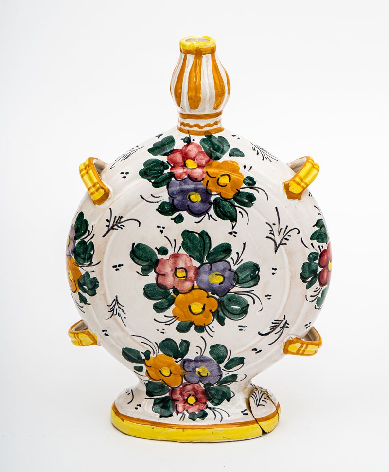 Fiasca da pellegrino con decoro floreale
