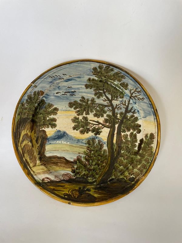 Manifattura di Castelli del XVIII secolo - Piatto in maiolica decorato con paesaggio