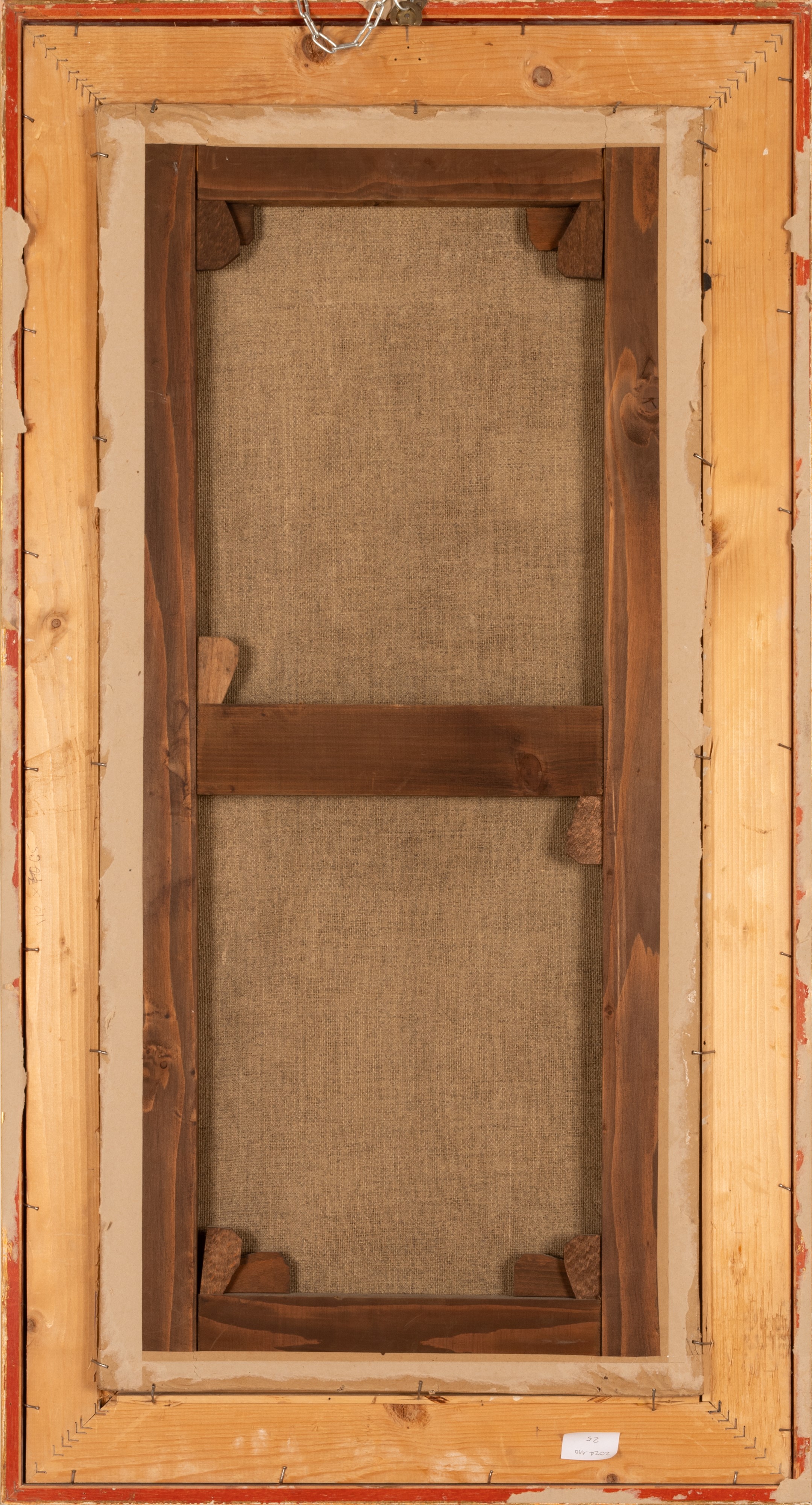 Passaggio con capriccio architettonico e tre figure di donne davanti ad una fontana sormontata da...